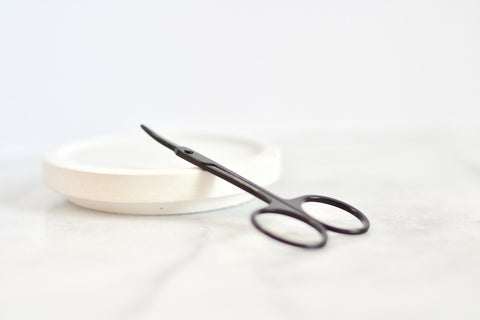 Black cosmetic scissors